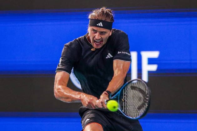 MIAMI GARDENS, FL - MARCH 27: Alexander Zverev (GER) in action during a men™s semi-final singles match against Jannik Sinner (ITA) at the Miami Open on March 27, 2026, at Hard Rock Stadium in Miami Gardens, Florida,(Photo by Chris Arjoon Icon Sportswire) TENNIS: MAR 27 Miami Open EDITORIAL USE ONLY Icon2603270010138