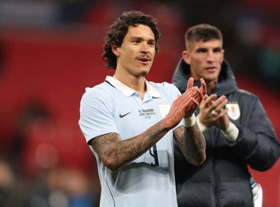 . - England v Uruguay, International Friendly, Länderspiel, Nationalmannschaft Wembley Stadium, London, UK - 27th March 2026. Daniel Weir Crystal Pix Darwin Nunez of Uruguay national team, Nationalteam applauds the Uruguay fans. - England v Uruguay, International Friendly, Wembley Stadium, London, UK - 27th March 2026. Daniel Weir Crystal Pix London Wembley Stadium UK Copyright: xDanielxWeirx CP_England_Uruguay_270326_DW66