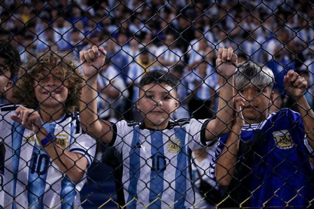 March 27, 2026, Buenos Aires, Argentina: Young Argentina fans seen during the match between Argentina vs Mauritania at Bombonera Stadium. Final score: Argentina 2 - 1 Mauritania International Friendly, Länderspiel, Nationalmannschaft Match Between Argentina And Mauritania In Buenos Aires, Argentina - 27 Mar 2026  - ZUMAs197 20260327_aaa_s197_573 Copyright: xRobertoxTuerox