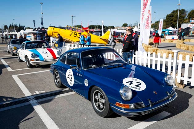 Sport Bilder des Tages LE MANS CLASSIC SERIES 2026 - ESPIRITU DE MONTJUIC 42 KOENIG Stephan (deu), KOENIG Philipp (deu), Porsche 911 2.0 L 1965, GTL, 2.0L Cup, ambiance during the 2026 Espiritu de Montjuic, 1st round of the Le Mans Classic Series 2026, from March 27 to 29 in Circuit de Barcelona-Catalunya, in Montmelo, Spain - MontmeloSpain  Copyright: xJULIENxDELFOSSEx