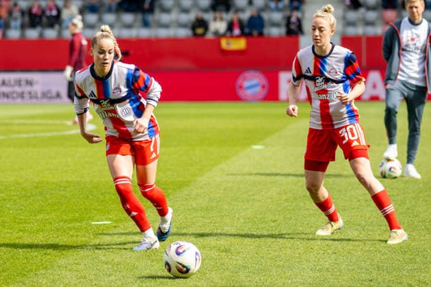 Giulia Gwinn 7 (FC Bayern Muenchen), Carolin Simon 30 (FC Bayern Muenchen), during warmup, FC Bayern Frauen Muenchen - 1. FC Nuernberg, Google Pixel Frauenbundesliga, 22. Spieltag, 28.03.26 DFB regulations prohibit any use of photographs as image sequences and or quasi-video. (kolbert-press) Muenchen Bayern Deutschland