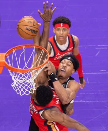 (260328) -- TORONTO, March 28, 2026 -- Scottie Barnes (C) of Toronto Raptors dunks during the 2025-2026 NBA, Basketball Herren, USA regular season game between Toronto Raptors and New Orleans Pelicans in Toronto, Canada, on March 27, 2026. (Photo by Xinhua) (SP) CANADA-TORONTO-BASKETBALL-NBA-PELICANS VS RAPTORS ZouxZheng 