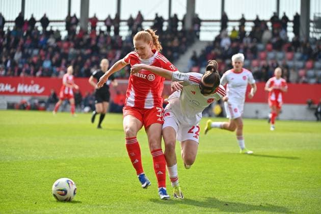 Stine BALLISAGER (FCB), Aktion,Zweikampf gegen Julia POLLAK (N). Fussball Google Pixel Bundesliga der Frauen Saison 2025 2026, 22.Spieltag, Spieltag22 FC Bayern Muenchen Frauen - 1.FC Nuernberg am 28.03.2026 FC BAYERN CAMPUS