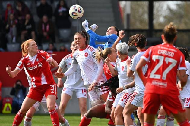 Strafraumszene mit v.li:Stine BALLISAGER (FCB),Marlene LINDNER (N),Leya VARLEY, Magdalena ERIKSSON (FCB), Torfrau Lourdes ROMEYRO GRZONDZIEL (N), Aktion,Zweikampf. Fussball Google Pixel Bundesliga der Frauen Saison 2025 2026, 22.Spieltag, Spieltag22 FC Bayern Muenchen Frauen - 1.FC Nuernberg am 28.03.2026 FC BAYERN CAMPUS