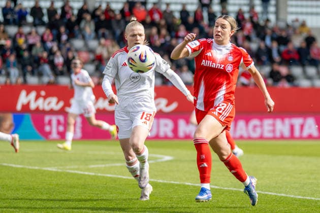 Franziska Mai 18 (1. FC Nuernberg) im Zweikampf mit Barbara Dunst 28 (FC Bayern Muenchen), FC Bayern Frauen Muenchen - 1. FC Nuernberg, Google Pixel Frauenbundesliga, 22. Spieltag, 28.03.26 DFB regulations prohibit any use of photographs as image sequences and or quasi-video. (kolbert-press) Muenchen Bayern Deutschland
