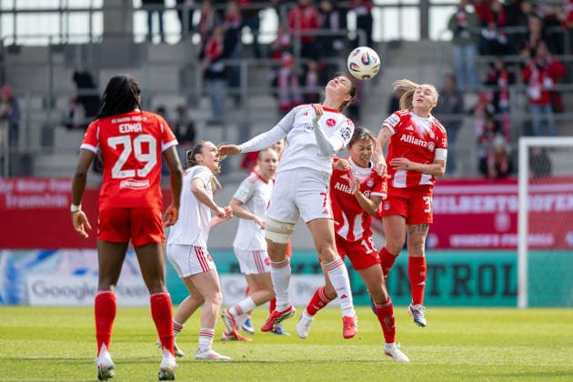 Kopfballduell Leia Varley 7 (1. FC Nuernberg), Georgia Stanway 31 (FC Bayern Muenchen), FC Bayern Frauen Muenchen - 1. FC Nuernberg, Google Pixel Frauenbundesliga, 22. Spieltag, 28.03.26 DFB regulations prohibit any use of photographs as image sequences and or quasi-video. (kolbert-press) Muenchen Bayern Deutschland