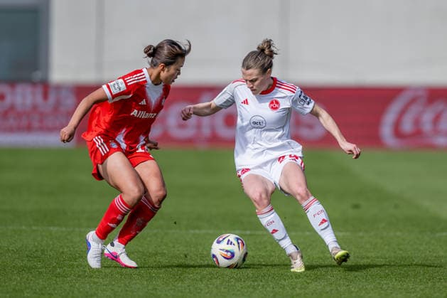 Kampf um den Ball Zweikampf zwischen Momoko Tanikawa (FC Bayern Muenchen Frauen, 18) und Nastassja Lein (1. FC Nuernberg, 24) GER, FC Bayern Muenchen Frauen vs. 1. FC Nuernberg, Fussball, Google Pixel Frauen-Bundesliga, 22. Spieltag, Saison 2025 2026, 28.03.2026. (DFL DFB REGULATIONS PROHIBIT ANY USE OF PHOTOGRAPHS as IMAGE SEQUENCES and or QUASI-VIDEO). GER, FC Bayern Muenchen Frauen vs. 1. FC Nuernberg, Fussball, Google Pixel Frauen-Bundesliga, 22. Spieltag, Saison 2025 2026, 28.03.2026. Muenchen Copyright: xEibner-Pressefoto HeikexFeinerx EP_HFR