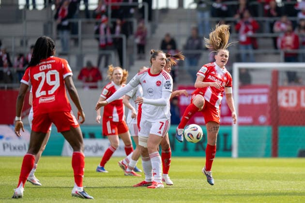 Leia Varley 7 (1. FC Nuernberg), Georgia Stanway 31 (FC Bayern Muenchen), FC Bayern Frauen Muenchen - 1. FC Nuernberg, Google Pixel Frauenbundesliga, 22. Spieltag, 28.03.26 DFB regulations prohibit any use of photographs as image sequences and or quasi-video. (kolbert-press) Muenchen Bayern Deutschland