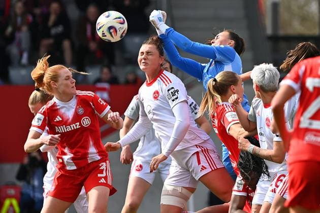 Strafraumszene mit v.li:Stine BALLISAGER (FCB),Marlene LINDNER (N),Leya VARLEY, Magdalena ERIKSSON (FCB), Torfrau Lourdes ROMEYRO GRZONDZIEL (N), Aktion,Zweikampf. Fussball Google Pixel Bundesliga der Frauen Saison 2025 2026, 22.Spieltag, Spieltag22 FC Bayern Muenchen Frauen - 1.FC Nuernberg am 28.03.2026 FC BAYERN CAMPUS Â