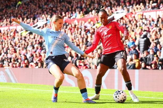 Kerstin Casparij of Manchester City and Melvine Malard of Manchester United, ManU Manchester United Women v Manchester City Women, Barclays Women s Super League 2025-26, Football, Old Trafford, Manchester, UK - 28 Mar 2026Manchester Old Trafford United Kingdom EDITORIAL USE ONLY No use with unauthorised audio, video, data, fixture lists, club league logos or live services. Online in-match use limited to 120 images, no video emulation. No use in betting, games or single club league player publications. Copyright: xPaulxCurrie Shutterstockx 16788951ae