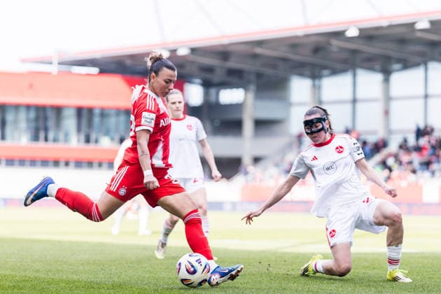 Google Pixel Frauen-Bundesliga, FC Bayern München - 1. FC Nürnberg; 28.03.2026 Zweikampf Arianna Caruso (FC Bayern München, 27), Julia Pollak (1. FC Nürnberg, 22) Google Pixel Frauen-Bundesliga, FC Bayern München - 1. FC Nürnberg, München, FC Bayern Campus am 28.03.2026 DFB REGULATIONS PROHIBIT ANY USE OF PHOTOGRAPHS AS IMAGE SEQUENCES AND OR QUASI-VIDEO. Copyright: xBEAUTIFULxSPORTS Wunderlx