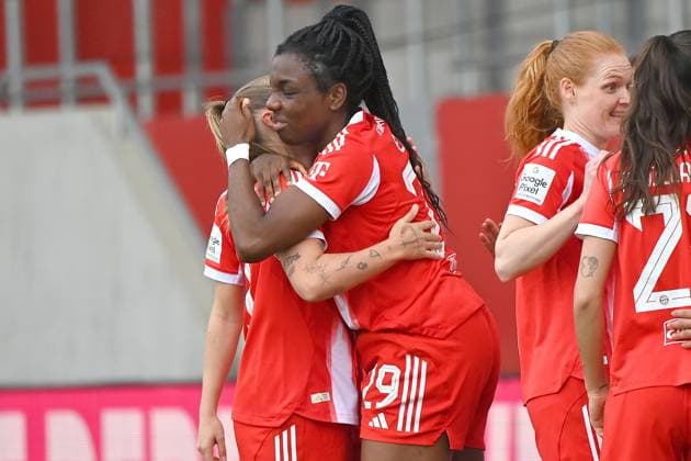 Edna IMADE (FCB), Jubel,Freude,Begeisterung mit Schmerzen nach Tor zum 1-0, mit li:Georgia STANWAY (FCB), Fussball Google Pixel Bundesliga der Frauen Saison 2025 2026, 22.Spieltag, Spieltag22 FC Bayern Muenchen Frauen - 1.FC Nuernberg am 28.03.2026 FC BAYERN CAMPUS