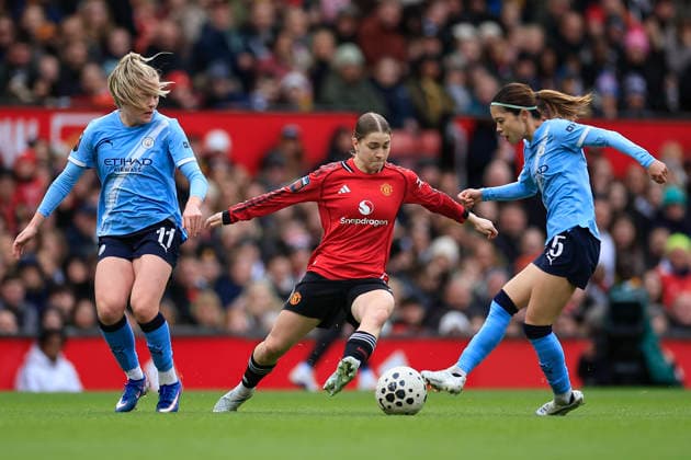 Manchester United, ManU Women v Manchester City Women, Women s Super League Jess Park (8) of Manchester United is challenged by Yui Hasegawa (25) of Manchester City during the Women s Super League match between Manchester United Women and Manchester City Women at Old Trafford, Manchester, UK on 28 March 2026. Manchester Old Trafford Greater Manchester UK Editorial use only DataCo restrictions apply See www.football-dataco.com , Copyright: xConorxMolloyx PSI-23962-0020