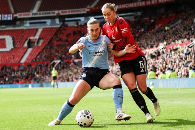 MANCHESTER, ENGLAND - March 28, 2026: Sam Coffey of Manchester City controls the ball during the Barclays Womens Super League match between Manchester United, ManU and Manchester City at Old Trafford on March 28, 2026 in Manchester, England. Copyright: xSeanxChandlerx xSPPx Sportspressphoto_SPR119843