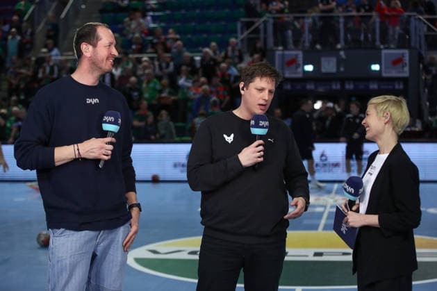 28.03.2026, xtgx, Handball, Daikin HBL, SC Magdeburg - Füchse Berlin v.l. Pascal Hens, Nicolej Krickau (Berlin, Trainer), Anett Sattler Magdeburg