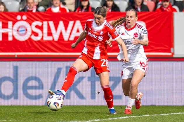 Barbara Dunst 28 (FC Bayern Muenchen) im Zweikampf, FC Bayern Frauen Muenchen - 1. FC Nuernberg, Google Pixel Frauenbundesliga, 22. Spieltag, 28.03.26 DFB regulations prohibit any use of photographs as image sequences and or quasi-video. (kolbert-press) Muenchen Bayern Deutschland