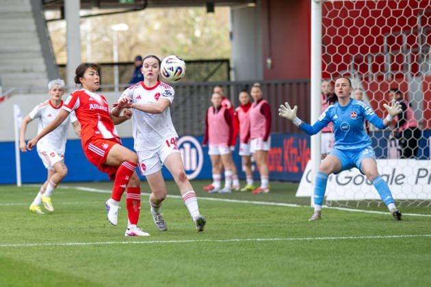 Momoko Tanikawa 18 (FC Bayern Muenchen) im Zweikampf mit Marlene Lindner 14 (1. FC Nuernberg), Lourdes Romero 25 (1. FC Nuernberg), FC Bayern Frauen Muenchen - 1. FC Nuernberg, Google Pixel Frauenbundesliga, 22. Spieltag, 28.03.26 DFB regulations prohibit any use of photographs as image sequences and or quasi-video. (kolbert-press) Muenchen Bayern Deutschland