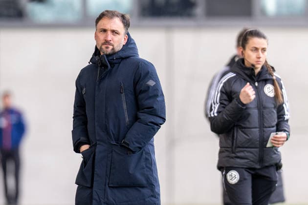 Cheftrainer Jose Barcala (FC Bayern Muenchen), FC Bayern Frauen Muenchen - 1. FC Nuernberg, Google Pixel Frauenbundesliga, 22. Spieltag, 28.03.26 DFB regulations prohibit any use of photographs as image sequences and or quasi-video. (kolbert-press) Muenchen Bayern Deutschland