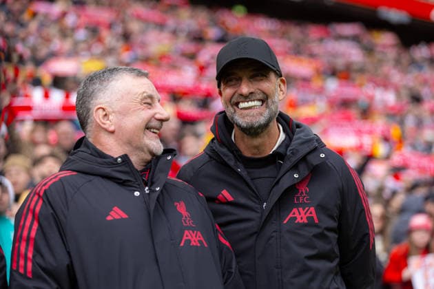 Sport Bilder des Tages Football - LFC Foundation Friendly - Liverpool FC Legends v Borussia Dortmund Legends LIVERPOOL, ENGLAND - Saturday, March 28, 2026: Liverpool s assistant manager Jürgen Klopp and John Aldridge before the LFC Foundation match between Liverpool FC Legends and Borussia Dortmund Legends at Anfield. (Photo by David Rawcliffe Propaganda) LIVERPOOL Anfield MERSEYSIDE ENGLAND  Copyright: xDavidxRawcliffex P2026-03-28-liverpool_legends_dortmund_legends-51