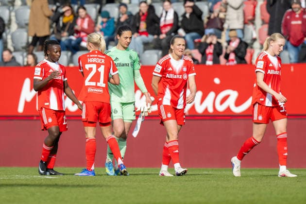 Bernadette Amani 15 (FC Bayern Muenchen), Maria Luisa Grohs 1 (FC Bayern Muenchen), Luzie Zaehringer 33 (FC Bayern Muenchen), Magdalena Eriksson 5 (FC Bayern Muenchen), Pernille Harder 21 (FC Bayern Muenchen) nach dem gewonnen Spiel. 2:0, FC Bayern Frauen Muenchen - 1. FC Nuernberg, Google Pixel Frauenbundesliga, 22. Spieltag, 28.03.26 DFB regulations prohibit any use of photographs as image sequences and or quasi-video. (kolbert-press) Muenchen Bayern Deutschland