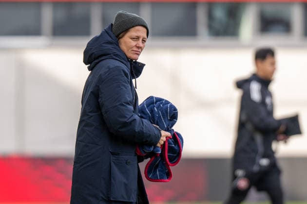 Direktorin Bianca Rech (FC Bayern Muenchen) nach dem gewonnen Spiel, FC Bayern Frauen Muenchen - 1. FC Nuernberg, Google Pixel Frauenbundesliga, 22. Spieltag, 28.03.26 DFB regulations prohibit any use of photographs as image sequences and or quasi-video. (kolbert-press) Muenchen Bayern Deutschland