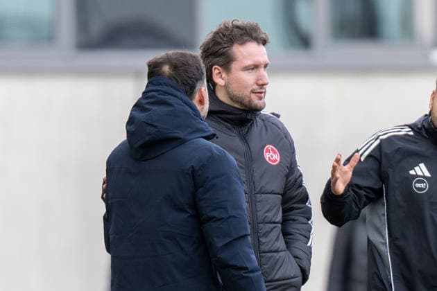 Trainer Thomas Oostendorp (1. FC Nuernberg) verabschiedet sich von Cheftrainer Jose Barcala (FC Bayern Muenchen), FC Bayern Frauen Muenchen - 1. FC Nuernberg, Google Pixel Frauenbundesliga, 22. Spieltag, 28.03.26 DFB regulations prohibit any use of photographs as image sequences and or quasi-video. (kolbert-press) Muenchen Bayern Deutschland