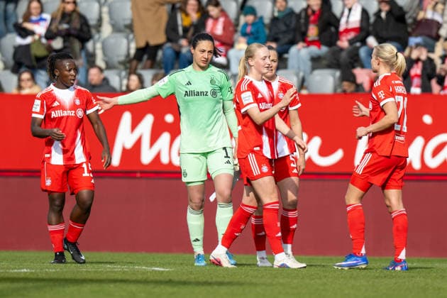 Bernadette Amani 15 (FC Bayern Muenchen), Maria Luisa Grohs 1 (FC Bayern Muenchen), Luzie Zaehringer 33 (FC Bayern Muenchen), Magdalena Eriksson 5 (FC Bayern Muenchen), Pernille Harder 21 (FC Bayern Muenchen) nach dem gewonnen Spiel. 2:0, FC Bayern Frauen Muenchen - 1. FC Nuernberg, Google Pixel Frauenbundesliga, 22. Spieltag, 28.03.26 DFB regulations prohibit any use of photographs as image sequences and or quasi-video. (kolbert-press) Muenchen Bayern Deutschland