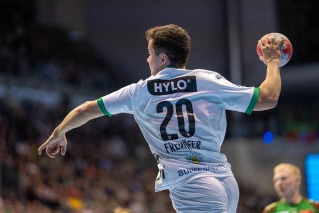 Deutschland: HBL DAIKIN Handball Bundesliga 2025 - 2026, 26. Spieltag - SC Magdeburg vs Füchse Berlin - GETEC Arena (Magdeburg): Tim Freihöfer (Füchse Berlin, 20) am Ball Copyright: xTomxLauruschkatx