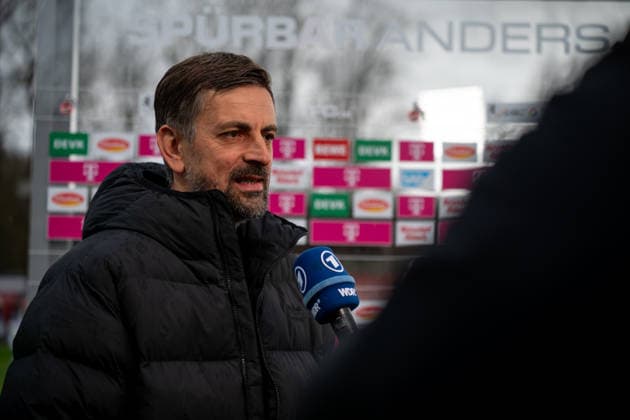 Deutschland: Fussball Google Pixel Frauen-Bundesliga 2025 2026 - 1.FC Köln vs Eintracht Frankfurt-22. Spieltag - Franz-Kremer-Stadion (Köln): im TV Interview vor der Partie Niko Arnautis (Cheftrainer, Eintracht Frankfurt) Copyright: xOrhanxHabashx