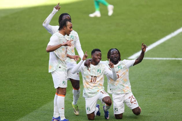 MILTON KEYNES, ENGLAND, MARCH 28: Simon Adingra of Ivory Coast celebrate with his teammates after scoring during the International Friendly, Länderspiel, Nationalmannschaft match between South Korea and Ivory Coast at Stadium MK on March 28th, 2026 in Milton Keynes, England (Photo by Alexander Canillas Sports Press Photo)  Copyright: xAlexanderxCanillas SPPx Sportspressphoto_SPR120026