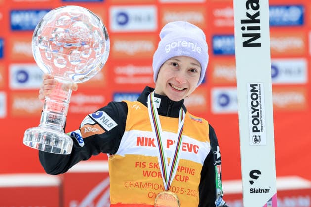 Sport Bilder des Tages SKI FLYING - FIS WC Planica PLANICA,SLOVENIA,28.MAR.26 - NORDIC SKIING, Ski jumping, Skispringen, Ski, nordisch SKI FLYING - FIS World Cup, ladies. Image shows the rejoicing of Nika Prevc (SLO). Keywords: crystal globe.  GEPAxpictures xMarioxBuehner-Weinrauch