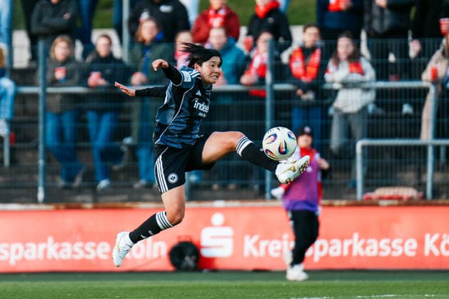 Google Pixel Frauen-Bundesliga: 1.FC Köln- Eintracht Frankfurt; 28.03.2026 Remina Chiba (Eintracht Frankfurt, 15) am Ball Google Pixel Frauen-Bundesliga: 1.FC Köln- Eintracht Frankfurt: Köln, Franz-Kremer-Stadion ;28.03.2025 DFB REGULATIONS PROHIBIT ANY USE OF PHOTOGRAPHS AS IMAGE SEQUENCES AND OR QUASI-VIDEO. Copyright: xBEAUTIFULxSPORTS Freisenx