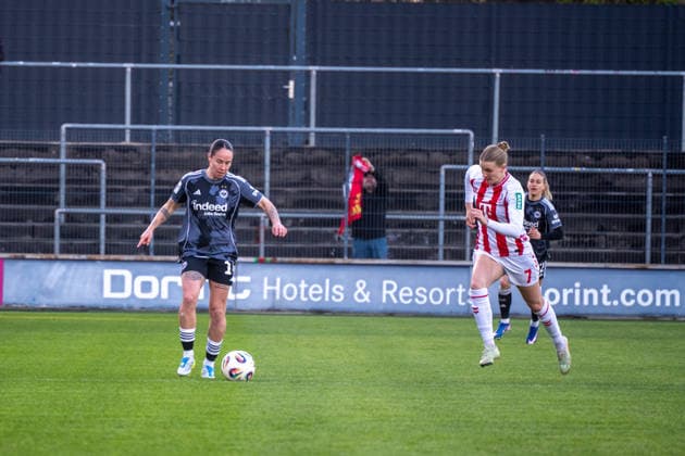 Deutschland: Fussball Google Pixel Frauen-Bundesliga 2025 2026 - 1.FC Köln vs Eintracht Frankfurt-22. Spieltag - Franz-Kremer-Stadion (Köln): am Ball Geraldine Reuteler (Eintracht Frankfurt, 14) Copyright: xOrhanxHabashx