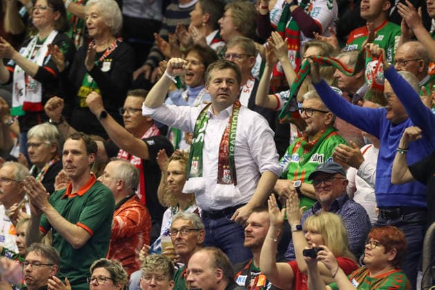 Sport Bilder des Tages 28.03.2026, xtgx, Handball, Daikin HBL, SC Magdeburg - Füchse Berlin v.l. Ministerpräsident Sven Schulze (CDU) Jubel, Torjubel, jubelt ueber das Tor, celebrate the goal, celebration Magdeburg