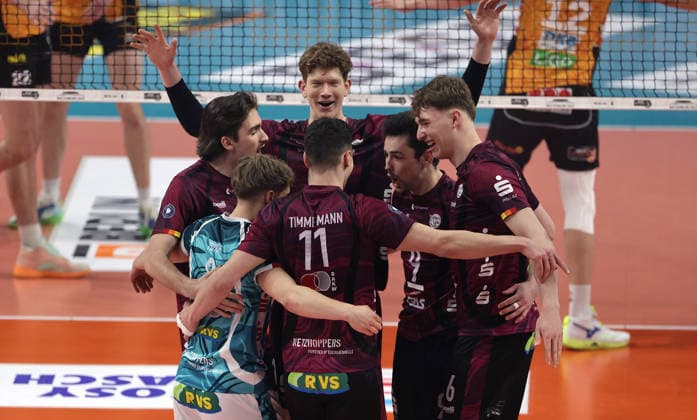 KW jubelt nach Punktgewinn Freude Emotion Jubel Volleyball Bundesliga Playoff Viertelfinale Herren Saison 2025 2026 28.03.2026 BR Volleys Berlin BRV vs Netzhoppers KW Königswusterhausen