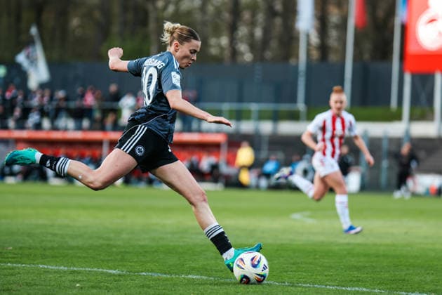 Google Pixel Frauen-Bundesliga: 1.FC Köln- Eintracht Frankfurt; 28.03.2026 Laura Freigang (Eintracht Frankfurt, 10) am Ball Google Pixel Frauen-Bundesliga: 1.FC Köln- Eintracht Frankfurt: Köln, Franz-Kremer-Stadion ;28.03.2025 DFB REGULATIONS PROHIBIT ANY USE OF PHOTOGRAPHS AS IMAGE SEQUENCES AND OR QUASI-VIDEO. Copyright: xBEAUTIFULxSPORTS Freisenx