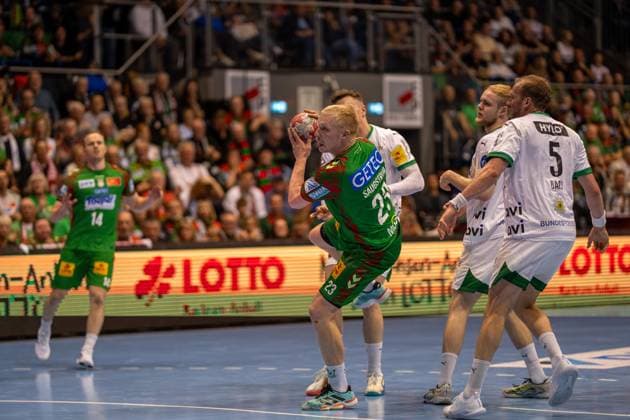Deutschland: HBL DAIKIN Handball Bundesliga 2025 - 2026, 26. Spieltag - SC Magdeburg vs Füchse Berlin - GETEC Arena (Magdeburg): Magnus Saugstrup (SC Magdeburg, 23) am Ball Copyright: xTomxLauruschkatx