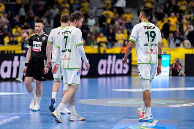 v.li.: Niklas Theiß (Theiss, HSG, 9), Dominik Mappes (HSG, 7), Philipp Ahouansou (HSG, 19), Spieler der HSG Wetzlar, enttäuscht schauend, Enttäuschung, Frustration, disappointed, pessimistisch, Aktion, Action, Spielszene, 28.03.2026, Mannheim (Deutschland), Handball, Bundesliga, Rhein-Neckar Löwen - HSG Wetzlar