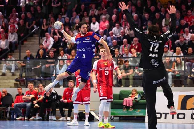 Torwurf von Tim Ruggiero-Matthes) (HBW Balingen-Weilstetten, 04) GER, TuS Ferndorf vs HBW Balingen-Weilstetten, Handball, 2. Bundesliga, 25. Spieltag, Spielzeit 2025 2026, 28.03.2026 GER, TuS Ferndorf vs HBW Balingen-Weilstetten, Handball, 2. Bundesliga, 25. Spieltag, Spielzeit 2025 2026, 28.03.2026 Kreuztal Copyright: xEibner-Pressefoto RenexWeissx EP_RWS