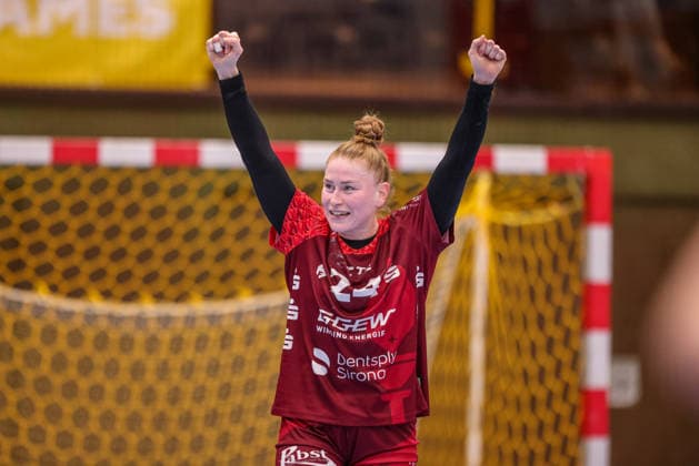 GER, Bensheim, HSG Bensheim Auerbach Flames vs Buxtehuder SV, Alsco Handball Bundesliga Frauen, Handball, DHB, Spielzeit 2025 2026, Weststadthalle Bensheim, 21. Spieltag im Bild: Meike Schmelzer (HSG Bensheim Auerbach Flames Frauen 24), Jubel, Freude und Emotionen nach dem Tor DFB DFL REGULATIONS PROHIBIT ANY USE OF PHOTOGRAPHS AS IMAGE SEQUENCES AND OR QUASI-VIDEO, 28.03.2026 Copyright: HMBxMedia HendrikxHamelau