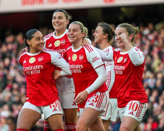 Arsenal Women v Tottenham Hotspur Women Barclays Women s Super League Alessia Russo of Arsenal Women celebrates with her team-mates after scoring her sides first goal during the Barclays Women s Super League match at the Emirates Stadium, London 28 03 2026 UK Newspapers OUT Copyright: xNickxEmmersonx FIL-23194-0015