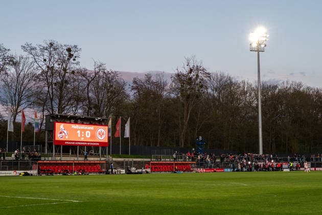 Deutschland: Fussball Google Pixel Frauen-Bundesliga 2025 2026 - 1.FC Köln vs Eintracht Frankfurt-22. Spieltag - Franz-Kremer-Stadion (Köln): Halbzeitstand 1:0 Copyright: xOrhanxHabashx