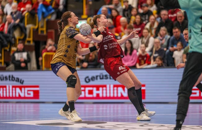GER, Bensheim, HSG Bensheim Auerbach Flames vs Buxtehuder SV, Alsco Handball Bundesliga Frauen, Handball, DHB, Spielzeit 2025 2026, Weststadthalle Bensheim, 21. Spieltag im Bild v.l.: Isabelle Dölle (Buxtehuder SV Frauen 11), Lena Degenhardt (HSG Bensheim Auerbach Flames Frauen 8) DFB DFL REGULATIONS PROHIBIT ANY USE OF PHOTOGRAPHS AS IMAGE SEQUENCES AND OR QUASI-VIDEO, 28.03.2026 Copyright: HMBxMedia HendrikxHamelau