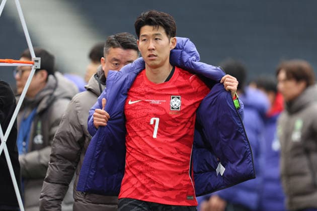 MILTON KEYNES, ENGLAND, MARCH 28: Son Heung Min looks dejected after the loss during the International Friendly, Länderspiel, Nationalmannschaft match between South Korea and Ivory Coast at Stadium MK on March 28th, 2026 in Milton Keynes, England (Photo by Alexander Canillas Sports Press Photo)  Copyright: xAlexanderxCanillas SPPx Sportspressphoto_SPR120208