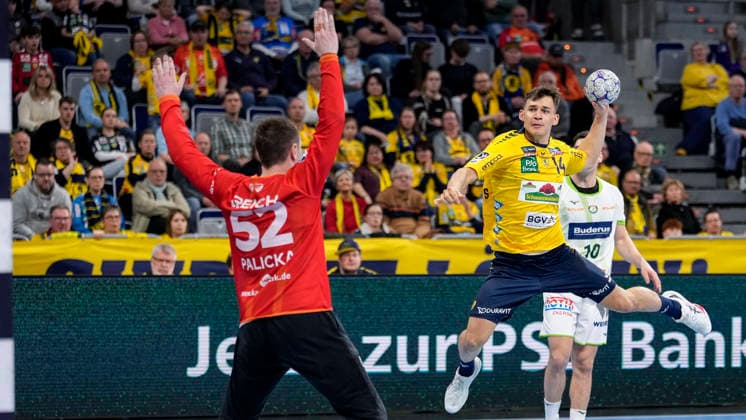 v.li.: Andreas Palicka (Torwart, HSG, 52), Gino Steenaerts (RNL, 14), beim Sprungwurf, Wurf, Torwurf, Action, Aktion, Spielszene, 28.03.2026, Mannheim (Deutschland), Handball, Bundesliga, Rhein-Neckar Löwen - HSG Wetzlar