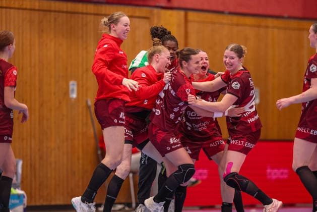 GER, Bensheim, HSG Bensheim Auerbach Flames vs Buxtehuder SV, Alsco Handball Bundesliga Frauen, Handball, DHB, Spielzeit 2025 2026, Weststadthalle Bensheim, 21. Spieltag im Bild: Bensheim Flames, Freude und Emotionen nach dem Sieg, Jubel, 3. Platz gesichert, Nina Engel (HSG Bensheim Auerbach Flames Frauen 6), Amelie Berger (HSG Bensheim Auerbach Flames Frauen 3), Mareike Thomaier (HSG Bensheim Auerbach Flames Frauen 2), Meike Schmelzer (HSG Bensheim Auerbach Flames Frauen 24) DFB DFL REGULATIONS PROHIBIT ANY USE OF PHOTOGRAPHS AS IMAGE SEQUENCES AND OR QUASI-VIDEO, 28.03.2026 Copyright: HMBxMedia HendrikxHamelau