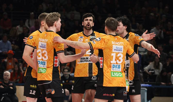 BR Volleys jubeln nach Satzgewinn Freude Emotion Jubel Volleyball Bundesliga Playoff Viertelfinale Herren Saison 2025 2026 28.03.2026 BR Volleys Berlin BRV vs Netzhoppers KW Königswusterhausen