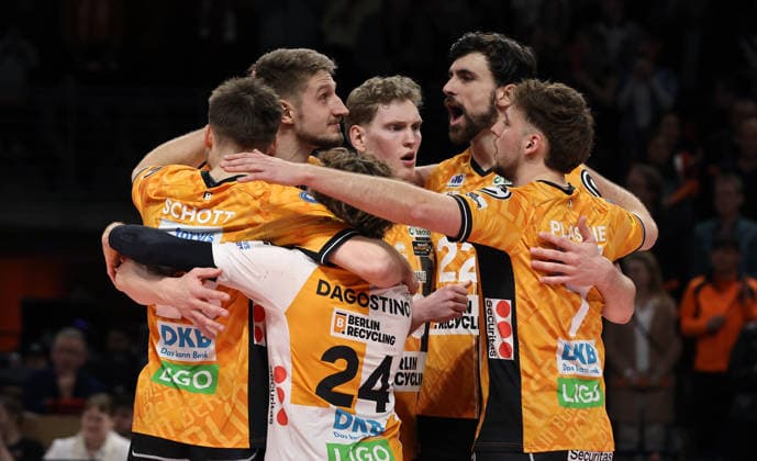 Ruben Schott, Kyle Dagostino, Fedor Ivanov, Jake Hanes, Simon Plaskie jubelt Freude Emotion Jubel Volleyball Bundesliga Playoff Viertelfinale Herren Saison 2025 2026 28.03.2026 BR Volleys Berlin BRV vs Netzhoppers KW Königswusterhausen