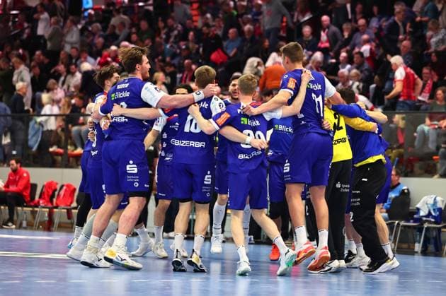 Die Spieler von HBW Balingen-Weilstetten feiern den Sieg gegen Ferndorf GER, TuS Ferndorf vs HBW Balingen-Weilstetten, Handball, 2. Bundesliga, 25. Spieltag, Spielzeit 2025 2026, 28.03.2026 GER, TuS Ferndorf vs HBW Balingen-Weilstetten, Handball, 2. Bundesliga, 25. Spieltag, Spielzeit 2025 2026, 28.03.2026 Kreuztal Copyright: xEibner-Pressefoto RenexWeissx EP_RWS
