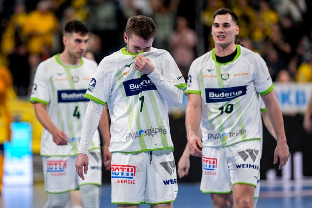 v.li.: Filip Vistorop (HSG, 4), Dominik Mappes (HSG, 7), Josip Simic (HSG, 10), Spieler der HSG Wetzlar, enttäuscht über die Niederlage, Enttäuschung nach dem Schlusspfiff, Highlight, Verlierer, verloren, Frustration, disappointed, pessimistisch, 28.03.2026, Mannheim (Deutschland), Handball, Bundesliga, Rhein-Neckar Löwen - HSG Wetzlar